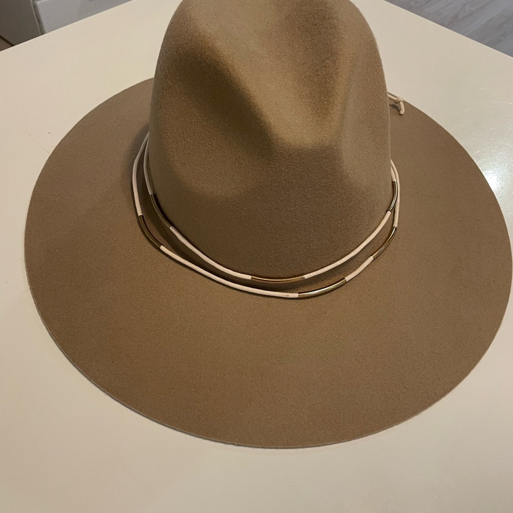 GIGI PIP Camel Fedora